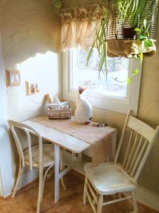The cats especially appreciate the breakfast nook.